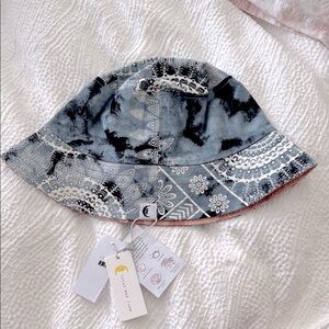 LOTUS AND LUNA | Reversible Bucket Hat